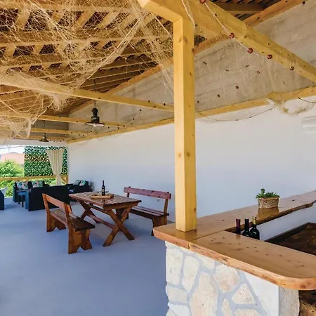 Σπίτι διακοπών Three-bedroom In Janjina