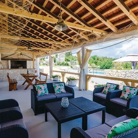 Three-bedroom In Σπίτι διακοπών Janjina