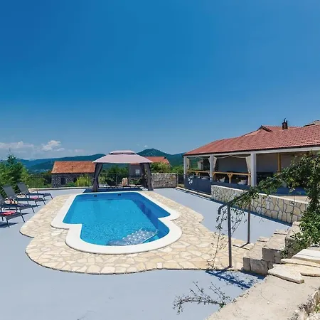 بيت للعطل Three-bedroom In Janjina